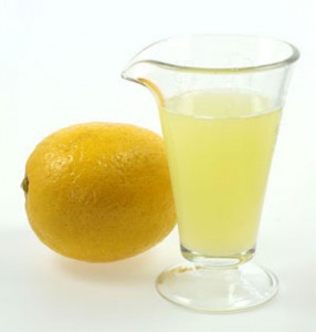 taze-sikilmis-limon-suyu-bagirsaklari-temizler